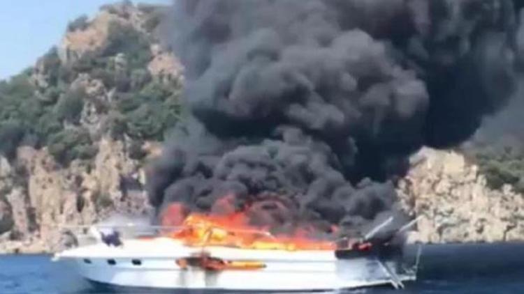 Marmariste yanan 10 metrelik tekne battı, 3 kişi kurtarıldı