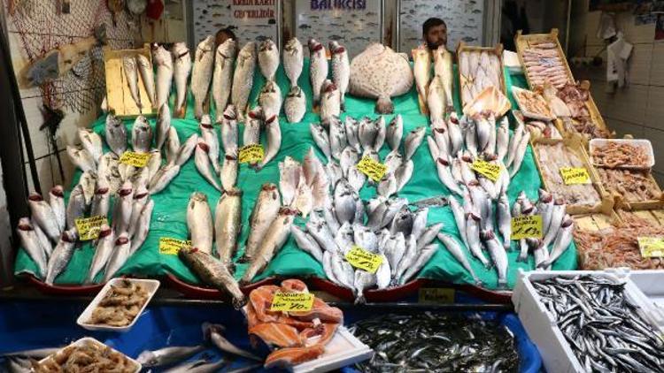 Av yasağı bitti İstanbulda balık tezgahları şenlendi