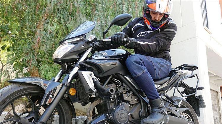 Motosikletlilere karbon fiber pantalonlu koruma