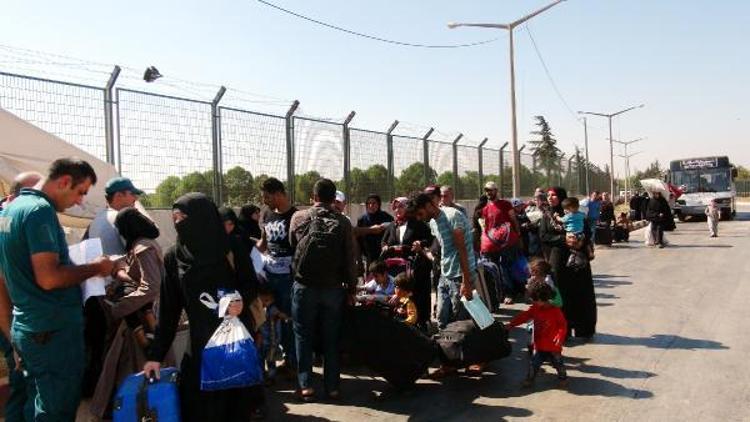 Bayramı ülkelerinde geçiren 25 bin Suriyeli geri döndü