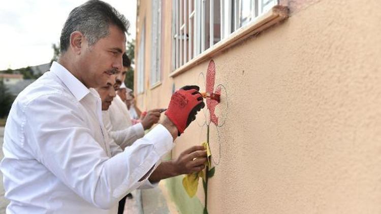 Başkan Köse, Yibitaş İlkokulu’nun duvarlarını boyadı