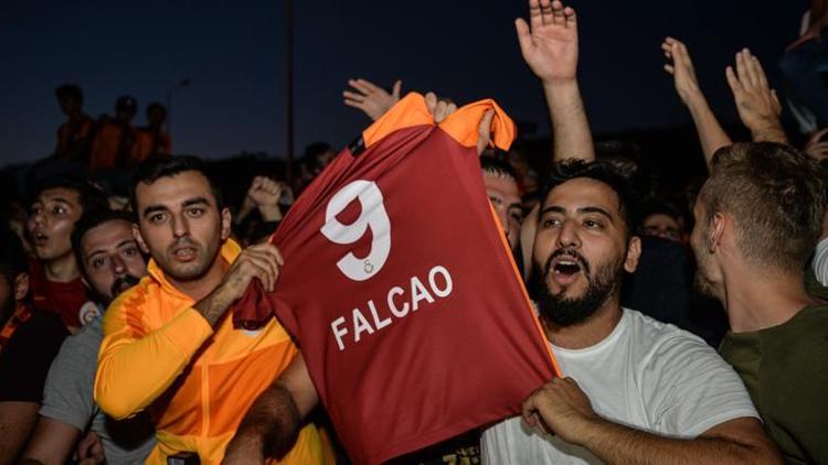 Falcaodan Galatasaray taraftarlına videolu teşekkür
