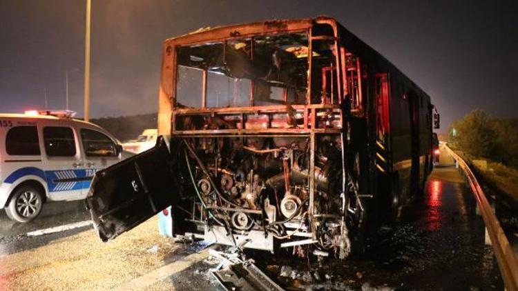 Halk otobüsü TEM Otoyolunda alev alev yandı