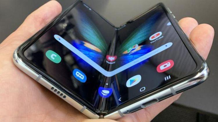 Samsungun katlanan telefonu Galaxy Fold satışa çıktı