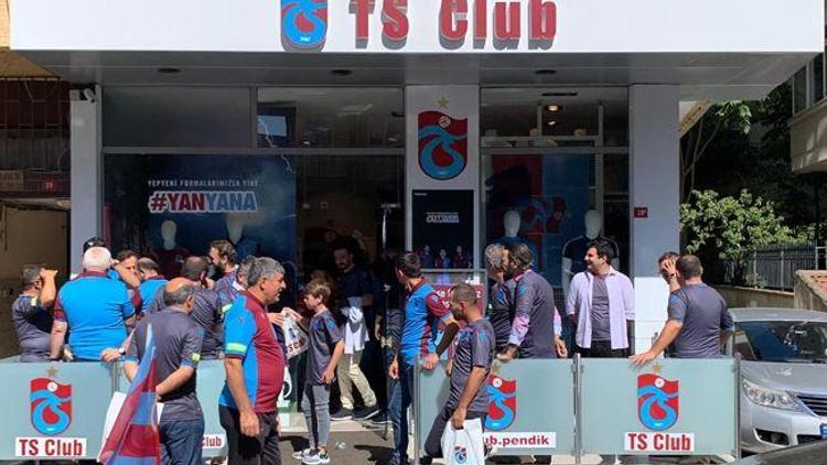Trabzonspor taraftarı takımına sahip çıktı 110 bin forma satıldı...