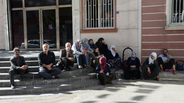Diyarbakırda HDP önündeki oturma eylemi 6ncı gününde