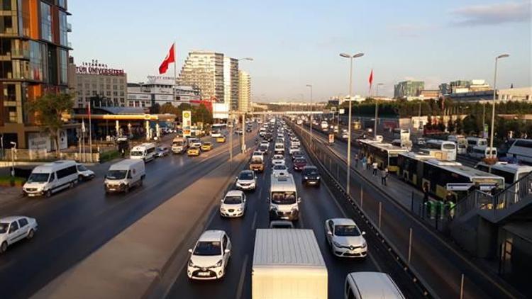 Okulun ilk günü İstanbulda bu görüntü oluştu