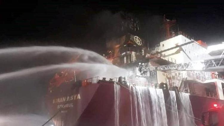 Atakaş Limanına yanaşan gemide yangın