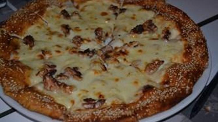 Lor peynirli mantarlı pizza