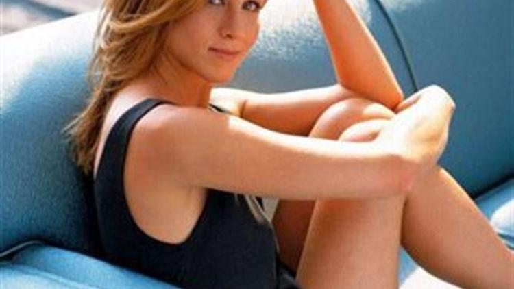 Jennifer Aniston'un bacaklarına sahip olmak ister misiniz?
