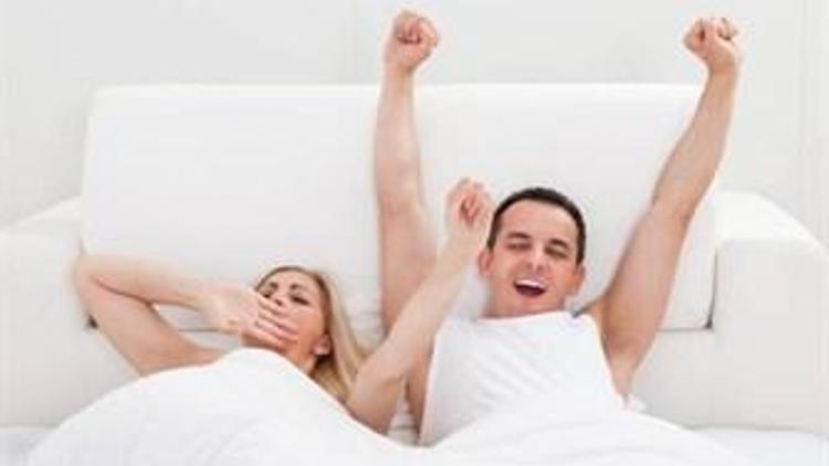 Kadınlar ve Erkekler Yataktan Nasıl Kalkar?