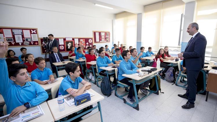 Bakan Gülden öğrencilere ‘Hukuk ve Adalet’ dersi