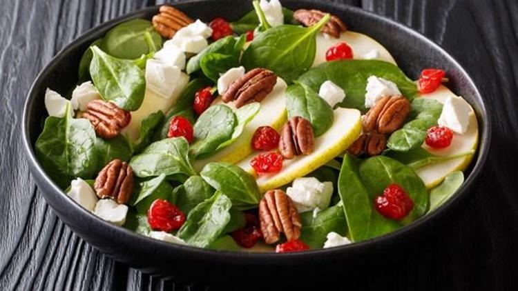 Pikan Cevizli Yeşil Salata Tarifi