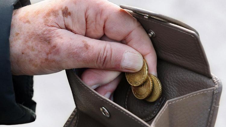 Emekliler fakirlik riskiyle karşı karşıya