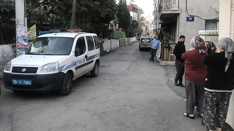 İzmirde cinayet Eski eşiyle birlikte yaşayan adamı öldürdü