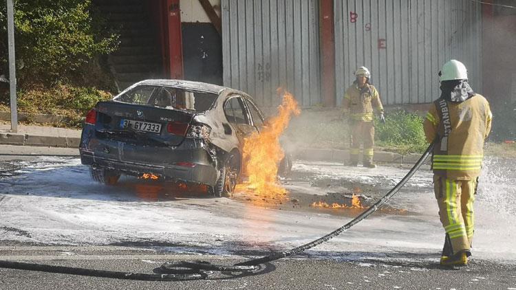 Maltepede kaza sonrası otomobil alev alev yandı