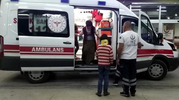 Tarım işçilerini taşıyan minibüs devrildi: 8i çocuk 10 yaralı
