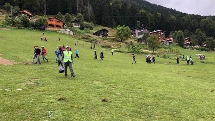 Acımadan kirlettiler... Onlar temizledi