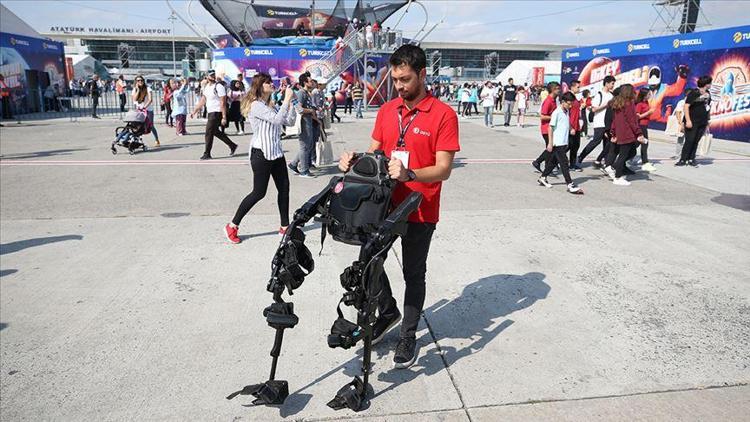 Yürüyemeyenler için giyilebilir dış iskelet robotu geliştirildi