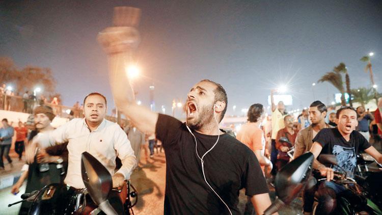 Mısır Sisi’ye karşı sokakta