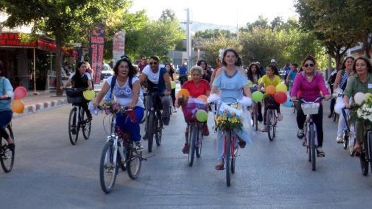 Burdurda Süslü Kadınlar Bisiklet Turu