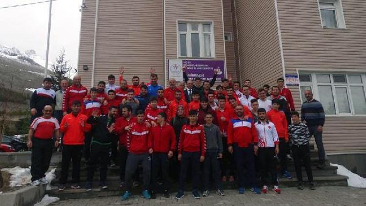İşitme Engelliler Güreş Milli Takımları Demirkazıkta kampa girdi