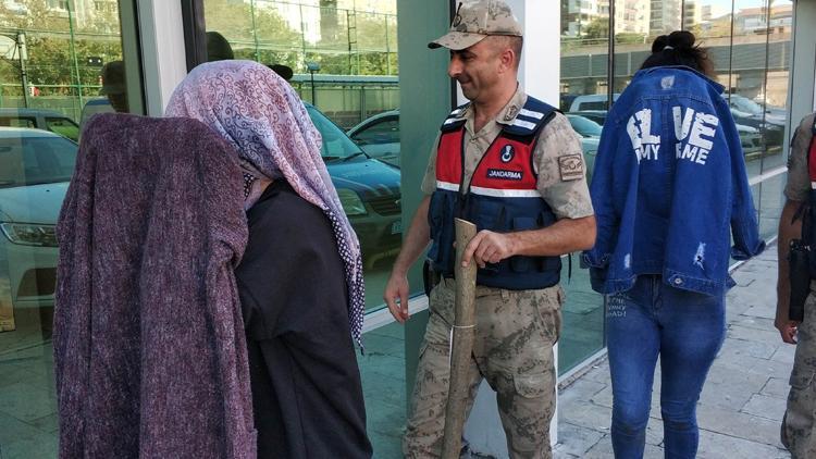 Çöp tartışmasında amcalarını öldüren iki genç kız adliyede