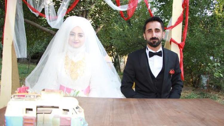 Şemdinli Belediye Başkanı Tahir Saklı, nikah kıydı