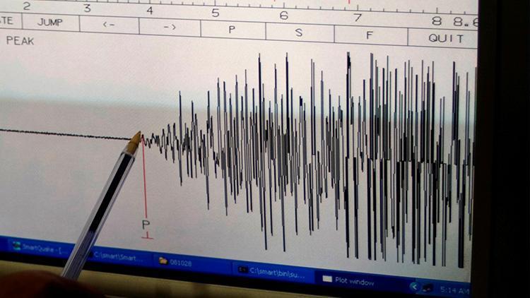 Son dakika... Yunanistanda 5.5 büyüklüğünde deprem