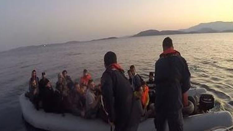 Ege Denizinde lastik botlarda 132 göçmen yakalandı