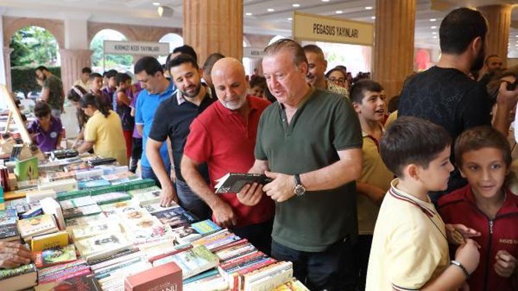 Futbolcular Alanya Kitap Günleri Fuarına katıldı