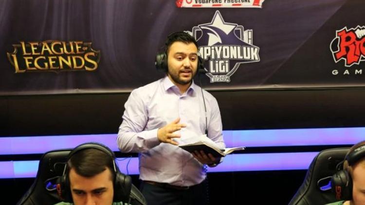 Fenerbahçenin eski espor koçu Aykut Emre Başkal için yakalama kararı çıkarıldı