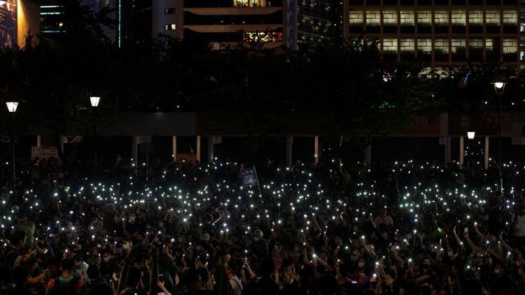 Hong Kongdaki protestolarda öğrencilere gözaltı