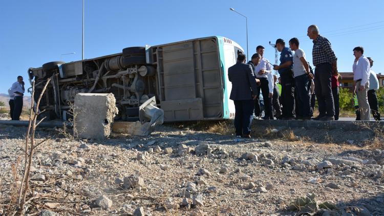 Malatyada yolcu otobüsü devrildi: Çok sayıda yaralı var