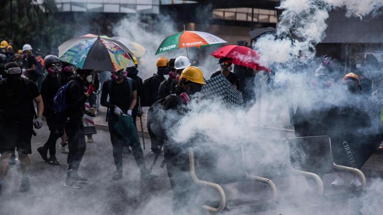 Hong Kongda maske yasağıyla gösterilerin bitmesi umudu