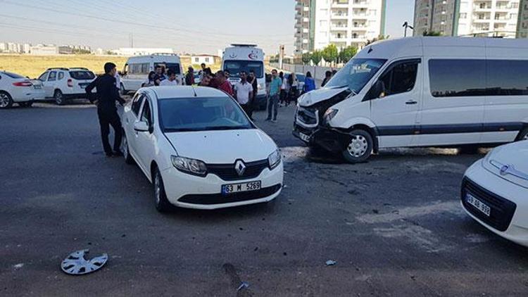 Diyarbakır’da öğrenci servisi kaza yaptı: Yaralılar var