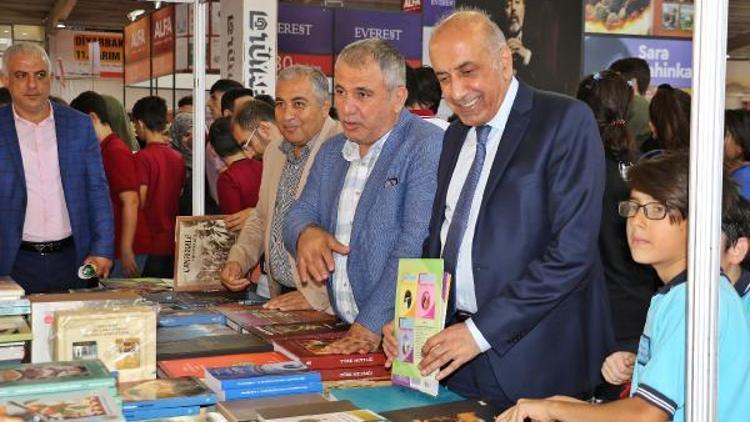 Diyarbakırda kitap fuarına 5 günde 100 bin ziyaretçi
