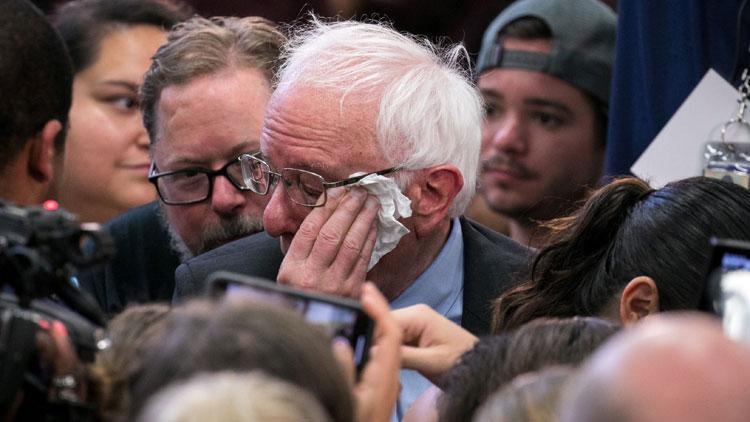 Trump’ın rakibi Bernie Sanders hastaneye kaldırıldı