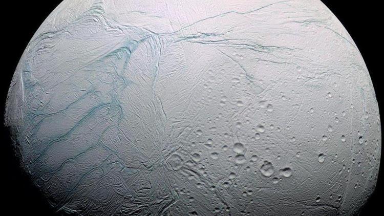 Satürnün uydusu Enceladus üzerinde organik moleküller keşfedildi