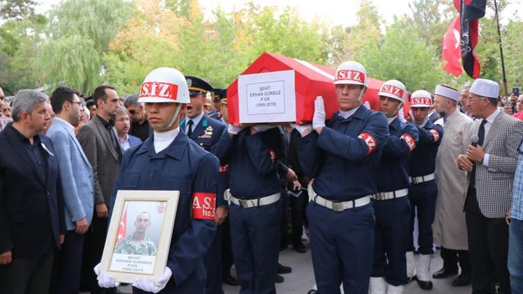 Hatay şehidini son yolculuğuna uğurlandı