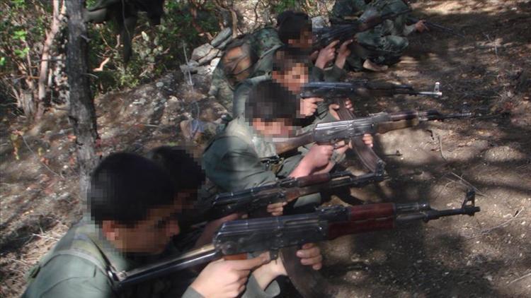 Terör örgütü YPG/PKK Suriyenin kuzeyinde çocukları alıkoyuyor