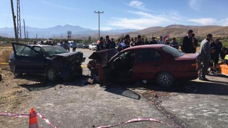Ereğlide iki otomobil çarpıştı: 2 ölü, 3 yaralı