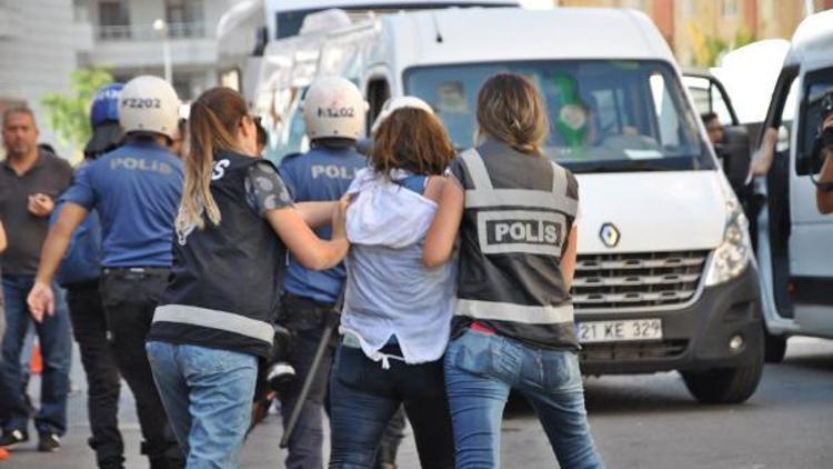 Diyarbakırda HDPlilerin izinsiz açıklamasına müdahale