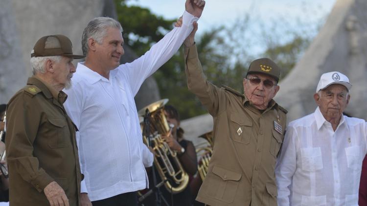 Kübada 43 yıl sonra devlet başkanı seçildi
