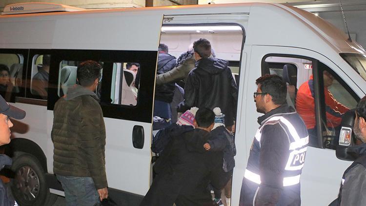 Foçada 42 göçmen yakalandı