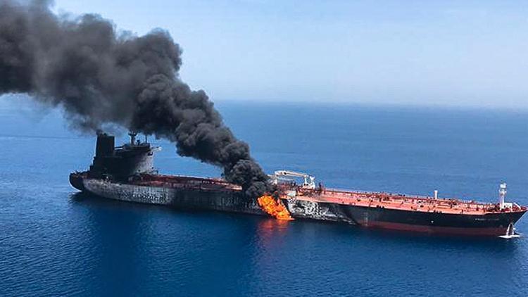 Son dakika... Kızıldenizdeki İran tankerinde patlama meydana geldi