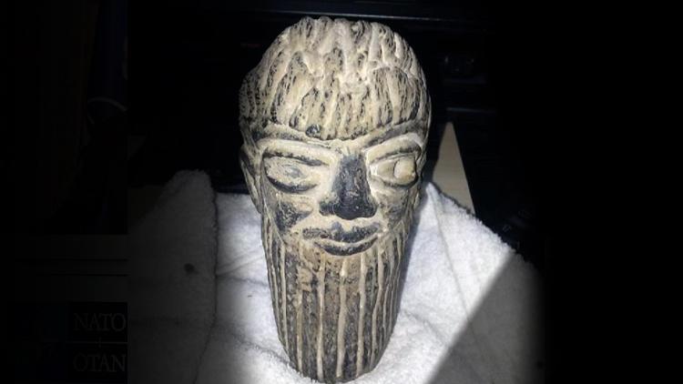 Asur Uygarlığına ait heykelle yakalanan 2 şüpheliye gözaltı