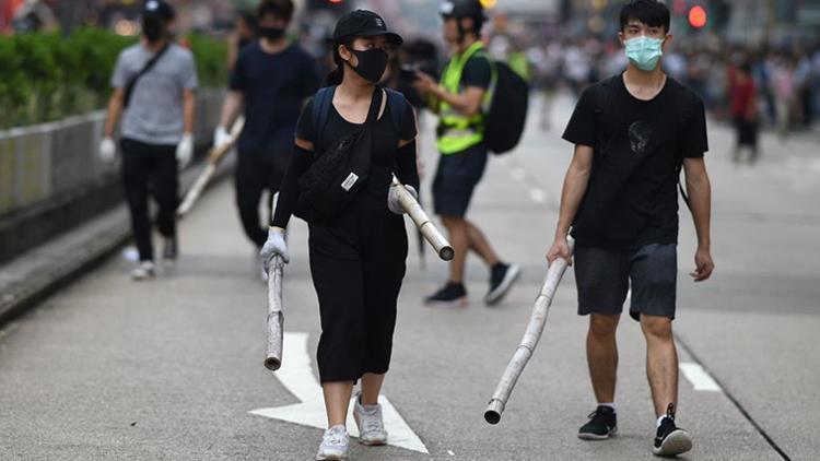 Hong Kongda protestocular taktik değiştirdi