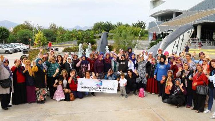 Torosların kadınları Antalyayı gezdi