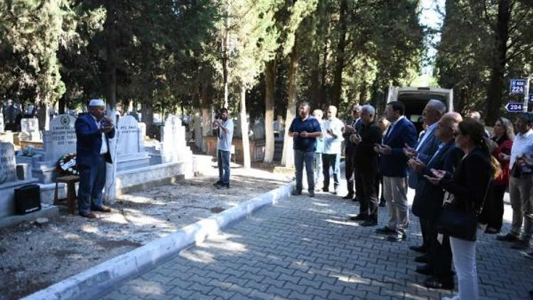 Çanakkale eski Belediye Başkanı Tabak, mezarı başında anıldı